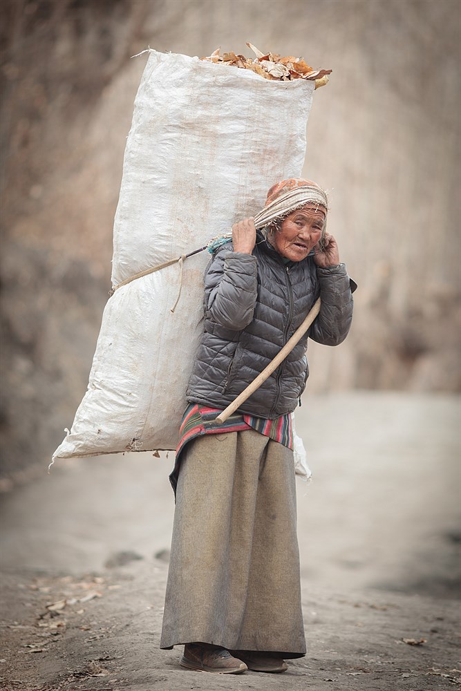 Woman in Muktinath, photo